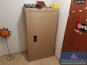 Read more about the article Versteigerung: aus Insolvenz Panzerschränke und Tresore, Jagdbedarf, Zielfernrohre, Trophäen, Nachtischtgerät, Wintersportbedarf, Hausrat etc. – Raum 37136 Samtgemeinde Radolfshausen – 15.02.2022 – 09:30:00