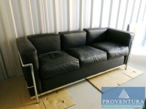 Read more about the article Versteigerung hochwertige Büromöbel aus Anwaltskanzlei: Sessel, Ledercouch, Stehleuchten, Deko, etc. – 30655 Hannover – 03.03.2022 – 09:00:00