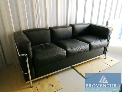 You are currently viewing Versteigerung hochwertige Büromöbel aus Anwaltskanzlei: Sessel, Ledercouch, Stehleuchten, Deko, etc. – 30655 Hannover – 03.03.2022 – 09:00:00