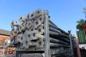 Read more about the article 1 Posten Schalungselemente, Doka-Träger, Stützen etc. –  – 27.05.2022 – 09:15:00