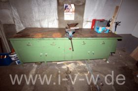 Read more about the article 1 Werkstattausstattung (Industriewerkbank, Elektrotacker, Elektrohobel, Stichsäge etc.) –  – 23.05.2022 – 10:00:00