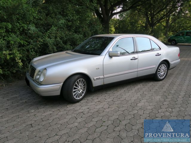 You are currently viewing Pkw-Versteigerung: Mercedes-Benz E320 Avantgarde Automatik, EZ 2000, 234.000 km, Klimaautomatik, Leder, guter Zustand – 30100 Raum Hannover – 29.09.2022 – 10:15:00