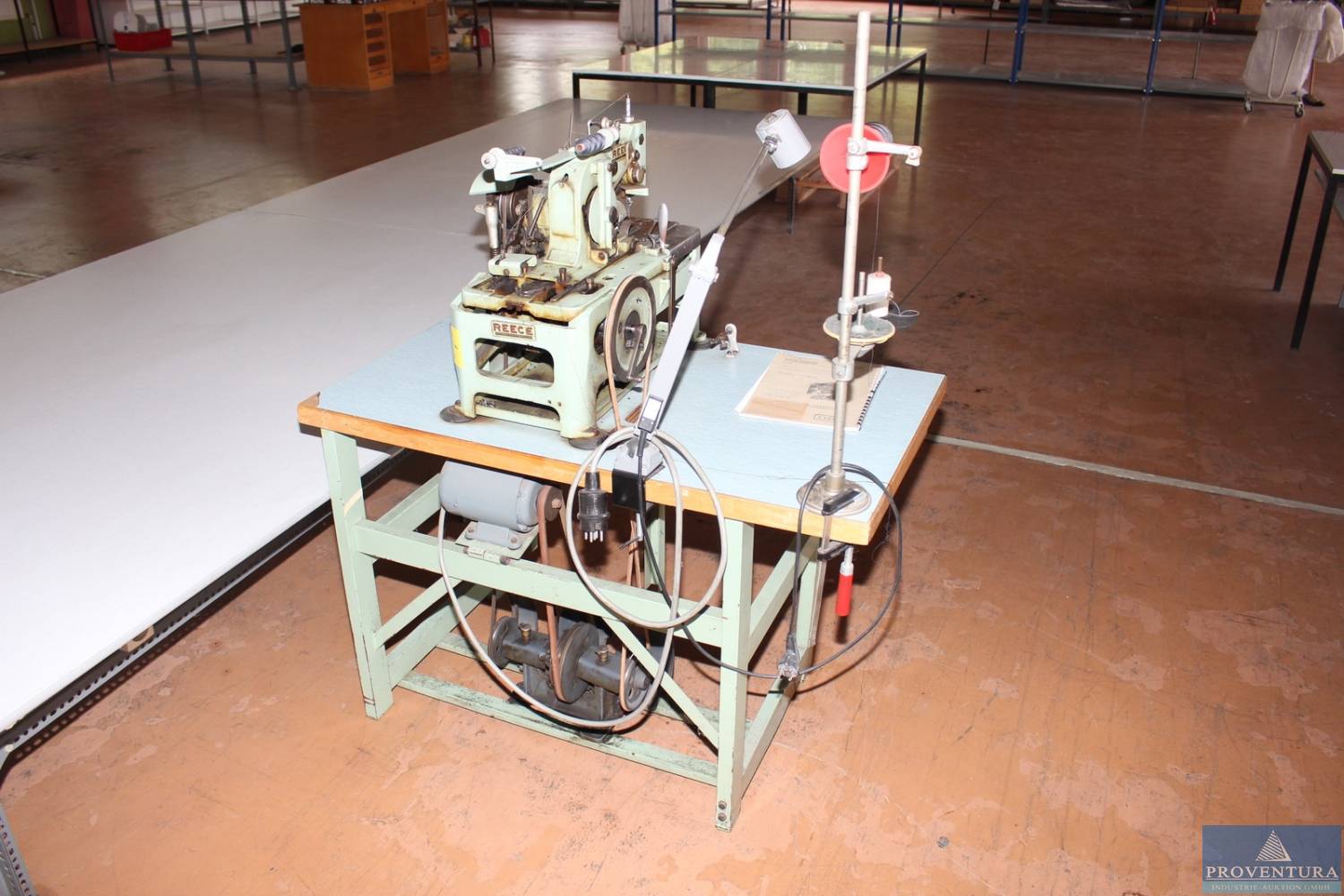 You are currently viewing Versteigerung wegen Standortauflösung: 50 Pos. Industrie-Nähmaschinen JUKI, YAMATO, REECE, Scheren, Regale, Tische, Transportwagen etc. – Raum 33014 Bad Driburg – 05.12.2022 – 09:00:00