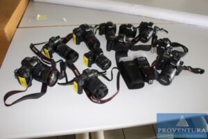 Read more about the article Insolvenzversteigerung Fotostudio und Digitaldruck: 280 Pos. 3 Digitaldruck-Systeme FUJI Digital Minilab, 19 Kameras CANON Eos sowie RP, Fotostudio-Zubehör, div. PCs, Software ADOBE Photoshop CS3 und CS6, etc. – 37603 Holzminden – 25.08.2023 – 10:00:00