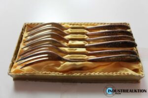 Read more about the article Kaffeebesteck, Tortenheber, Briefmarkenalbum aus Nachlass – 42579 – 15.08.2023 – 09:00:00