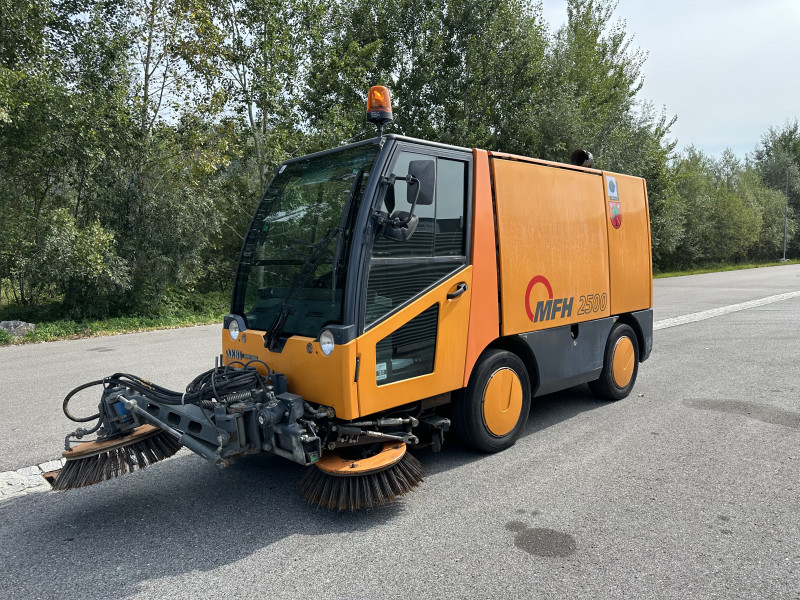 You are currently viewing Kehrmaschine Mähwerk  Schneepflug  – Kehrmaschine Mähwerk  Schneepflug  – 25.09.2023 – 09:00:00