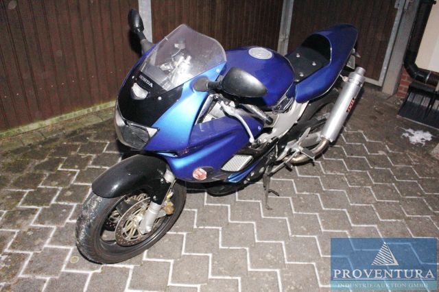 You are currently viewing Versteigerung Liebhaberstück: Sports Tourer HONDA VTR 1000F Firestorm EZ 2002 top gepflegt – 37345 Sonnenstein – 06.02.2024 – 09:00:00