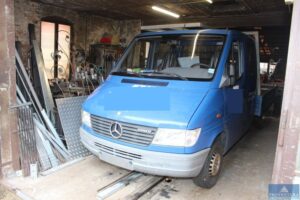 Read more about the article aus Insolvenz Transporter DoKa offener Kasten MERCEDES-BENZ Sprinter 208D EZ 1997 noch 3 Jahre bis zum H-Kennzeichen – 37115 Duderstadt – 26.03.2024 – 08:45:00
