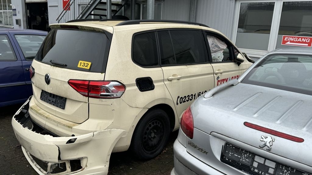 You are currently viewing Insolvenz-Versteigerung von Fahrzeugen – 6 VW Touran 2.0 TDi, 2 VW Passat Variant 1.4 TSI Plug-In-Hybrid DSG GTE – 23.04.2024 – 18:00:00