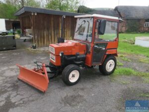 Read more about the article Versteigerung: Kommunaltraktor HAKO Hakotrac 3500, EZ 1994, 2.096 Betr.-Std., Kabine m. Heizgebläse, Reifen neuwertig, Schneeschild, Kehrwalze, aus Privatbesitz – 37194 Raum Nordhessen – 04.06.2024 – 14:00:00