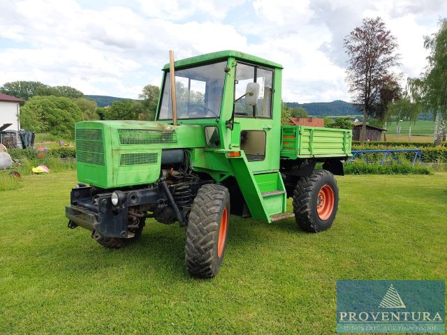 You are currently viewing Versteigerung aus Sammlung: MB Trac 700, Bj. 1977, 3.082 Betriebsstd., 3-Seitenkipper, Papiere vorhanden, original Datenkarte MB, noch nie zugelassen – 37127 Dransfeld – 05.08.2024 – 09:00:00