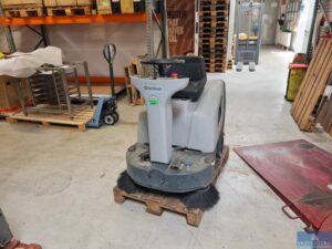 Read more about the article Aus Leasing: Aufsitz-Kehrmaschine NILFISK SR 1000S mit Benzinmotor, geringe Laufleistung, angeschafft 2019 für ca. 7.400 € netto – in 37079 Göttingen – 20.08.2024 – 08:55:00