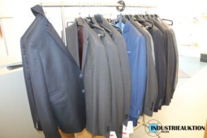 Read more about the article Damen- und Herrenbekleidung u. a. CINQUE, MILANO, WILVORST, MAC, Schuhe, Accessoires, etc. –  – 17.10.2024 – 09:00:00