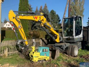 Read more about the article Versteigerung Kompaktbagger WACKER NEUSON EW65 Edition A6.0 Bj. 2022, Rüttelplatte AMMANN APH 5075 HA Bj. 2023 364 kg – 04425 Taucha – 04.11.2024 – 10:15:00